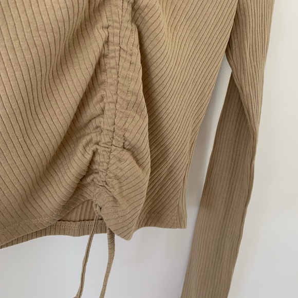 NWOT Cinch-able long sleeve top! - Picture 3 of 3